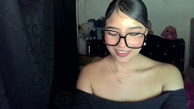 Serenessa_ live cam on StripChat