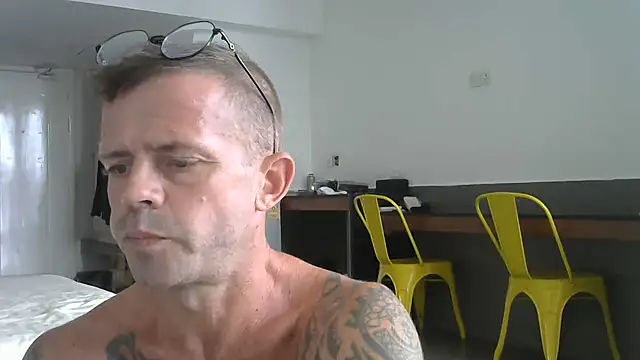 HotHunkHarry live cam on StripChat