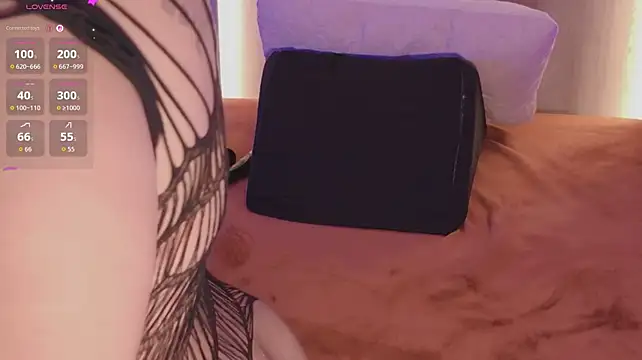 emmajohnss live cam on StripChat