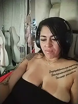 chelaqueen_ (Ask my age) - play with my pussy with my fingers