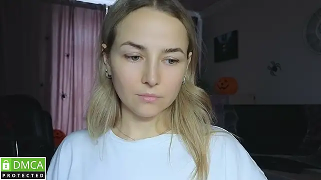 Mira_Mermayd live cam on StripChat