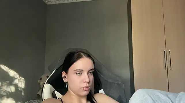 Hisaky live cam preview