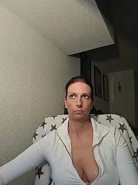 SexyJulia21 live cam on StripChat
