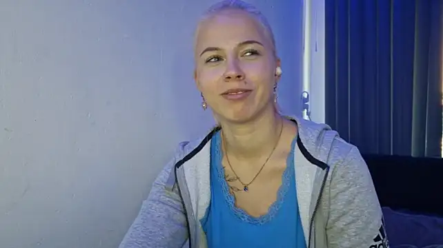 ErnestineBagge live cam on StripChat
