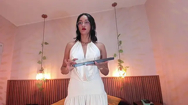 daphne_courtis live cam on StripChat