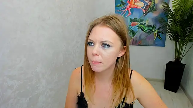 Strawberrye live cam on StripChat