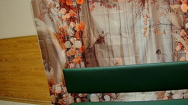 NeonilaLisova live cam on StripChat