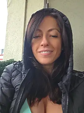 Risky_woman