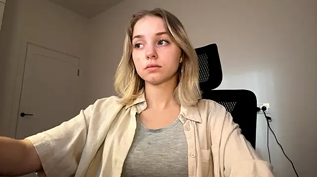 EveryoneEve live cam preview