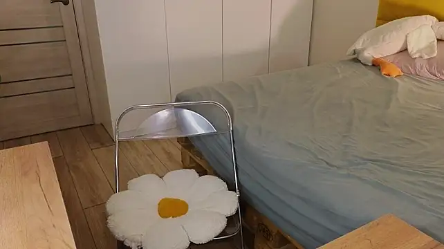 AliceKingsleigh live cam preview