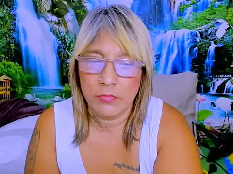 indianroxy webcam