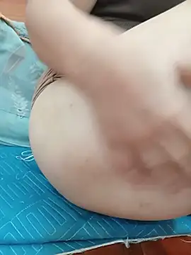 Mona8386 live cam preview