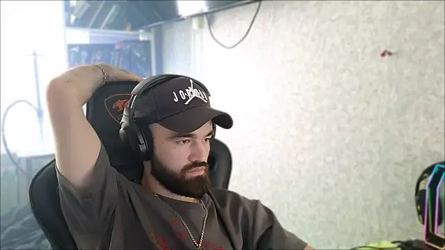 _Serious_Man live cam preview