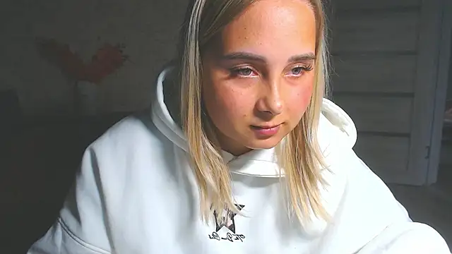 DolphinDreams live cam on StripChat