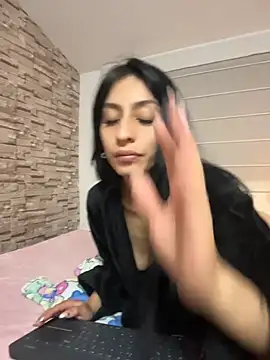 Lucyjoi live cam on StripChat