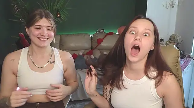HotCaramellsTV webcam