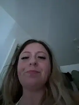 Poppyshaw_ live cam preview