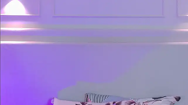 NaomiKlarc live cam on StripChat