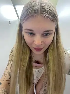 -MiaKitty live sex cam
