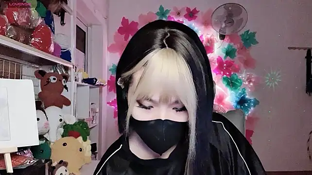 Tieu-May live cam preview