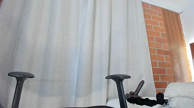 AGATHAA_WHITE live cam preview