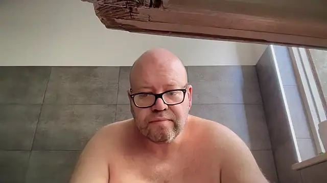 theitalianbear live sex cam