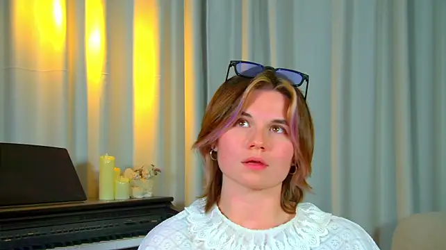 AliceAllard live cam preview
