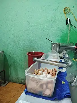 Yinzing_502 live cam preview