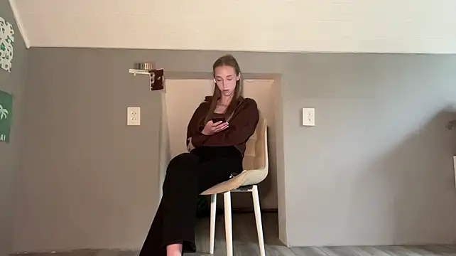 TraceyHowey live cam preview
