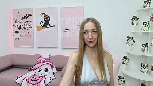 EllaMint live cam preview