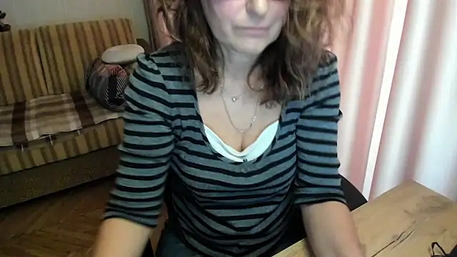 lauraoven live cam preview