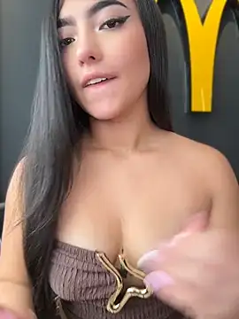 Valentina-gomezz live cam on StripChat