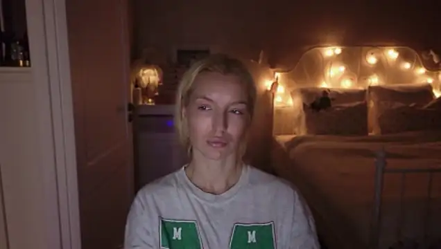 MauiBae live cam on StripChat