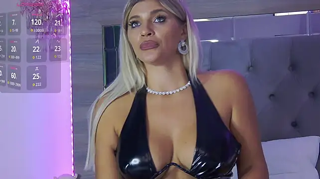 Lorehottie live cam preview