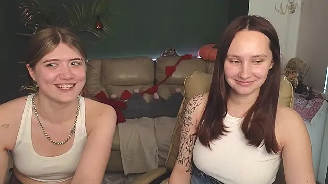 HotCaramellsTV webcam