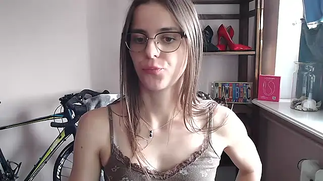love_megi live room snapshot on Stripchat