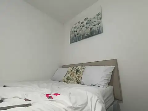 FoxyValentine webcam