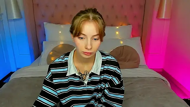 EricaLow live room snapshot on Stripchat