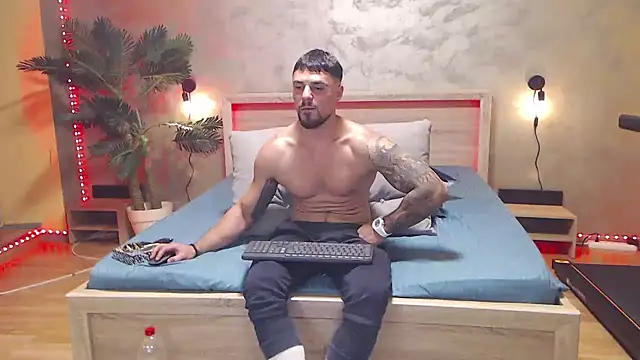 Tiberius_hunk live cam on StripChat