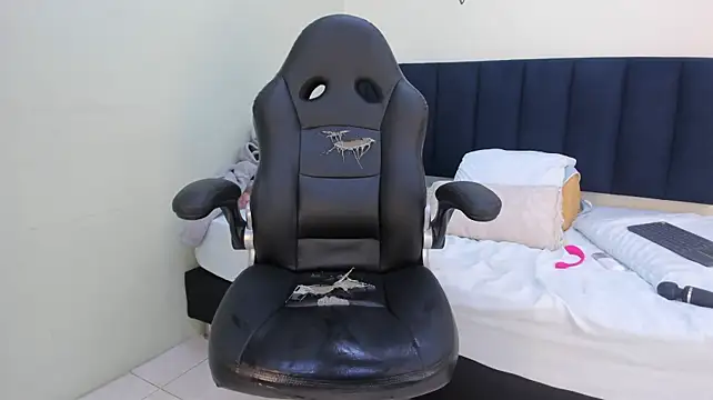 mayaevansmg live cam preview