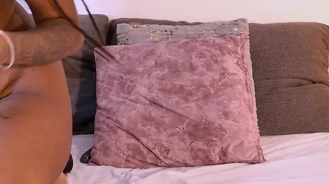 ZulayRivas live cam preview
