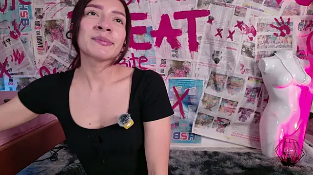 Pauline_Peach live cam on StripChat