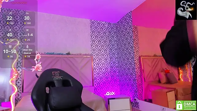 Karla_tay1