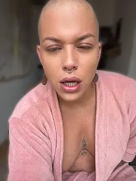 Modelo: alicetgirlbr