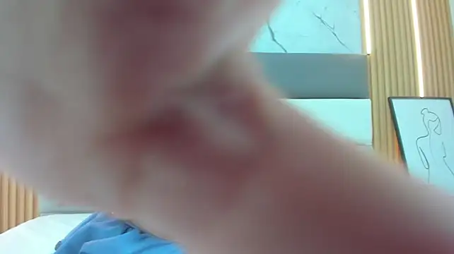 LEYNABRAUN live cam preview