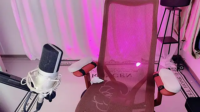 Daisy-77 live sex cam