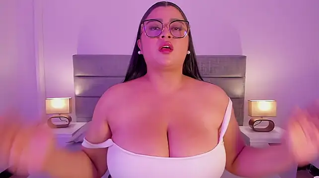 EmiliBoobss