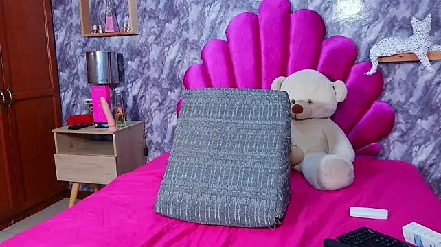 BELLA-ADAMS_