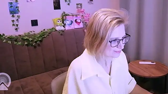 Helen_birdd live cam preview