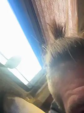 BabyGiraffe25 live cam preview
